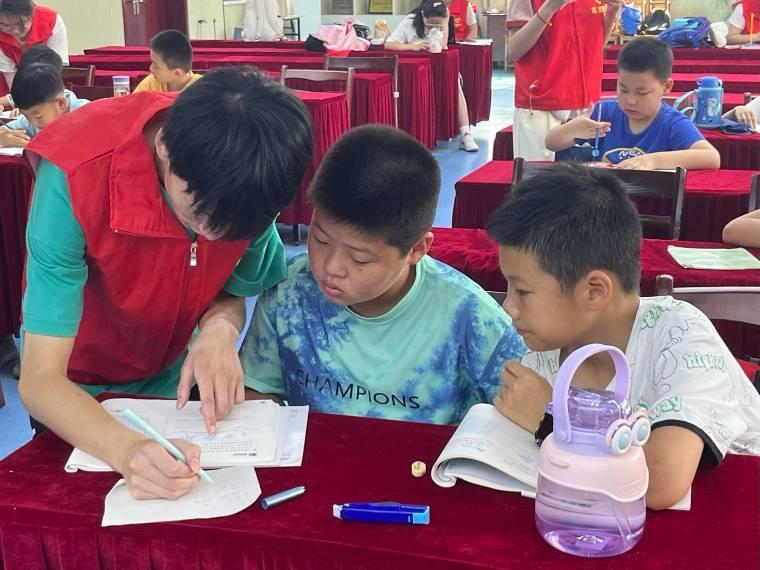 安徽學子三下鄉(xiāng)：將紅色文化種入童心