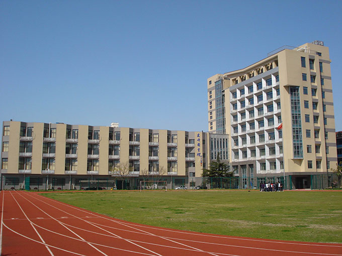 上海建峰職業(yè)技術(shù)學(xué)院附屬高級中學(xué)