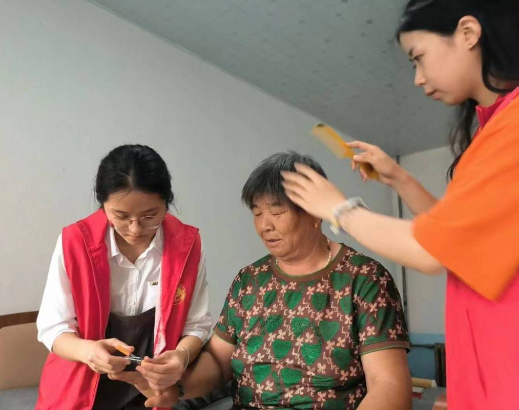 新鄉(xiāng)醫(yī)學院三全學院赴柘城縣敬老關懷實踐團（負責人：趙若冰）