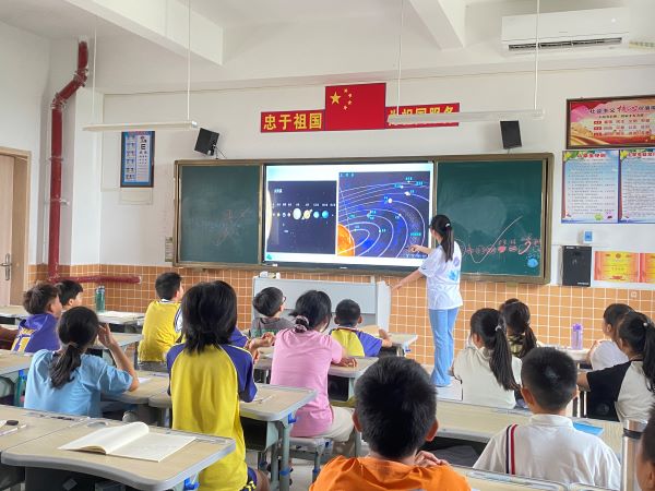 小宇宙大奇觀 種下心中科學樹 ——嶺南師范學院“山河承宇”實踐隊開展探索宇宙主題科普課程