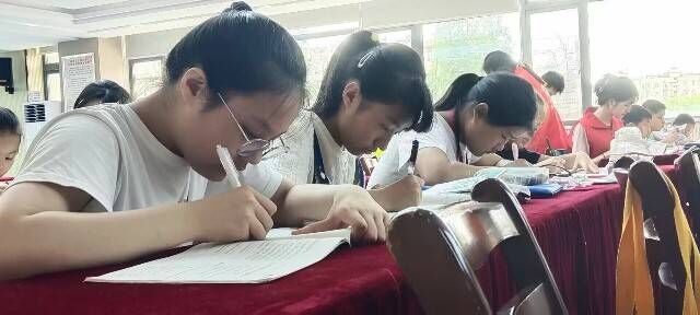 安徽學子三下鄉(xiāng)：志愿實踐送溫暖，衛(wèi)生知識進社區(qū)