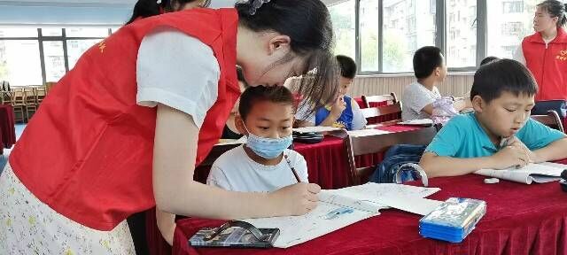 安徽學子三下鄉(xiāng)：學交通知識，揚安全之帆