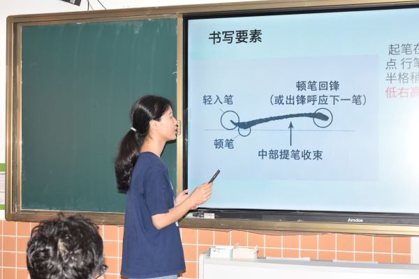 傳承中國漢字，書法走進課堂 --嶺南師范學院“山河承宇”社會實踐隊開展硬筆書法特色課程