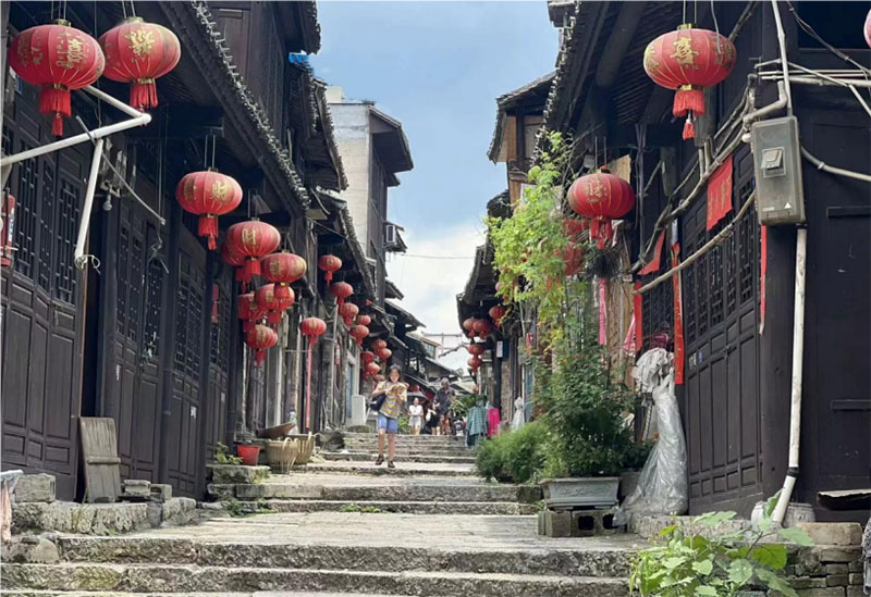 重外院“青歌筑夢(mèng)”實(shí)踐團(tuán)三下鄉(xiāng)實(shí)踐調(diào)研 | 穿越千年古鎮(zhèn)，回望崢嶸歲月