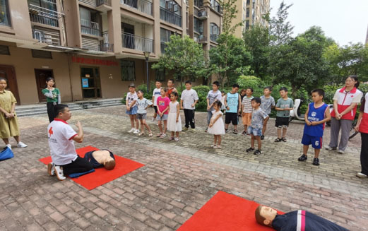 湖文學(xué)子三下鄉(xiāng)：學(xué)習(xí)防溺水知識，呵護(hù)兒童成長
