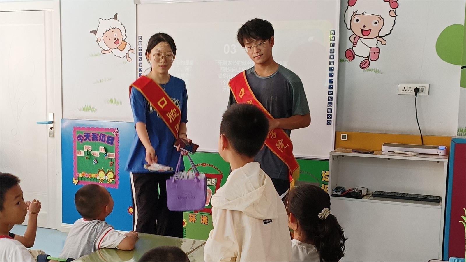 錦醫(yī)口腔學(xué)子三下鄉(xiāng)：攜手幼兒園，共筑口腔健康未來