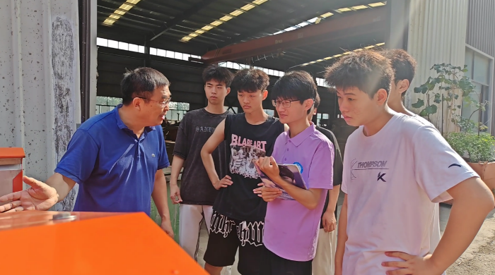 躋身農(nóng)機第一線，喜看農(nóng)業(yè)新氣象----煙臺大學(xué)機電學(xué)院“荷”芯力實踐隊進工廠實地調(diào)研