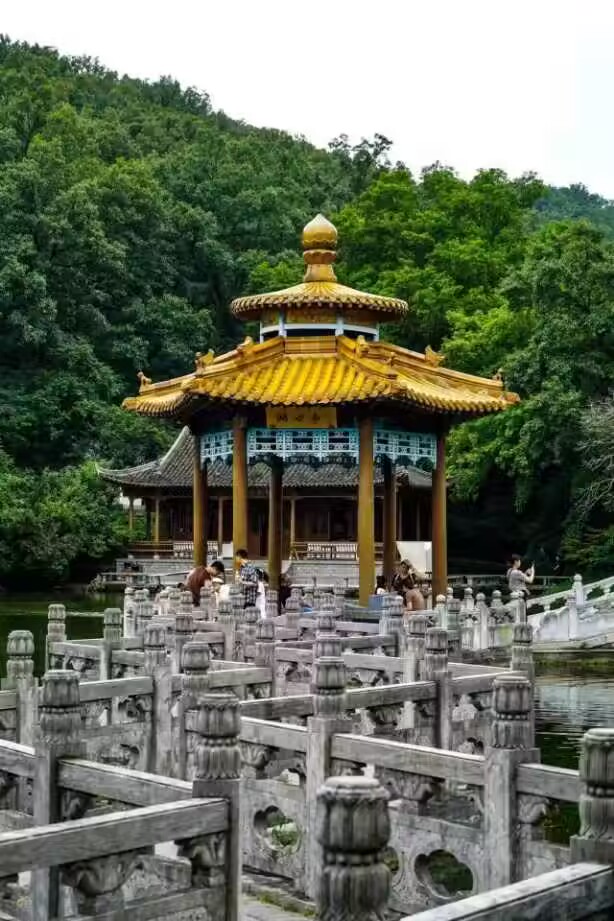 保護(hù)生態(tài)環(huán)境，滁院學(xué)子赴瑯琊山開展三下鄉(xiāng)志愿服務(wù)活動