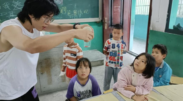 守護(hù)朝陽，助力成長|長安大學(xué)筑夢黔行暑期社會實踐隊開