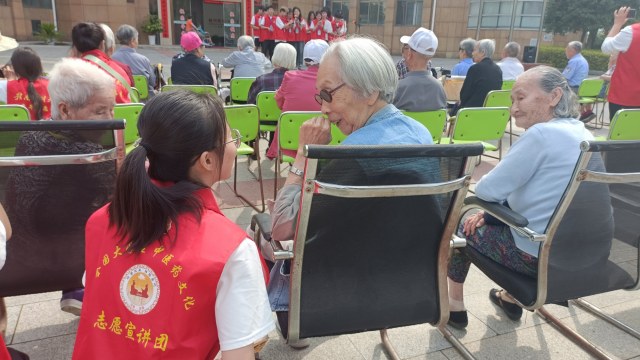 傳播中醫(yī)藥文化：古法新傳，宣講團(tuán)養(yǎng)老院行普及中醫(yī)文化