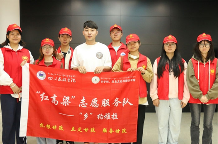 走進信息時代，感受科技力量——紅高粱“鄉(xiāng)”約雅拉志愿服務隊成員赴康定市雅拉鄉(xiāng)達折渚電商直播基地開展參觀學習活動