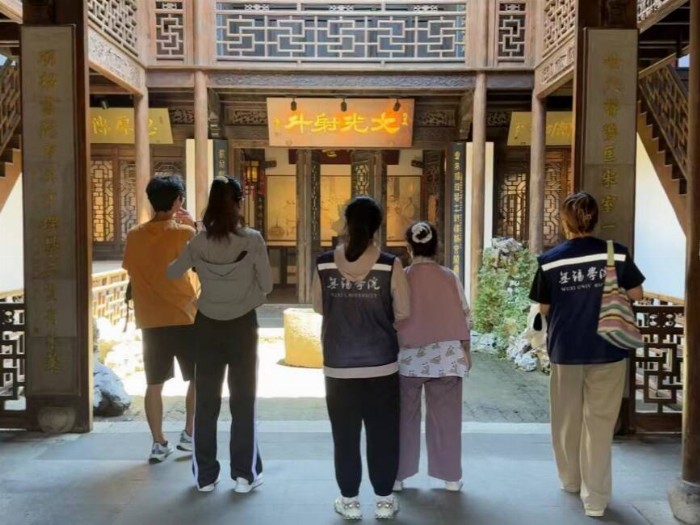 沿江河行舟，覽水鄉(xiāng)風(fēng)華