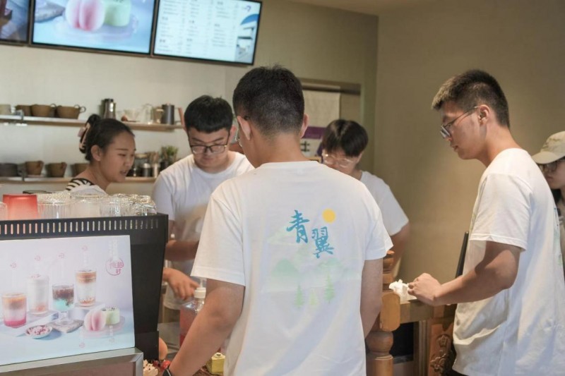 咖啡引桃香，桃香漾咖啡——“青翼乘云，榮耀沙洲”團(tuán)隊助力延伸鳳凰水蜜桃產(chǎn)業(yè)鏈