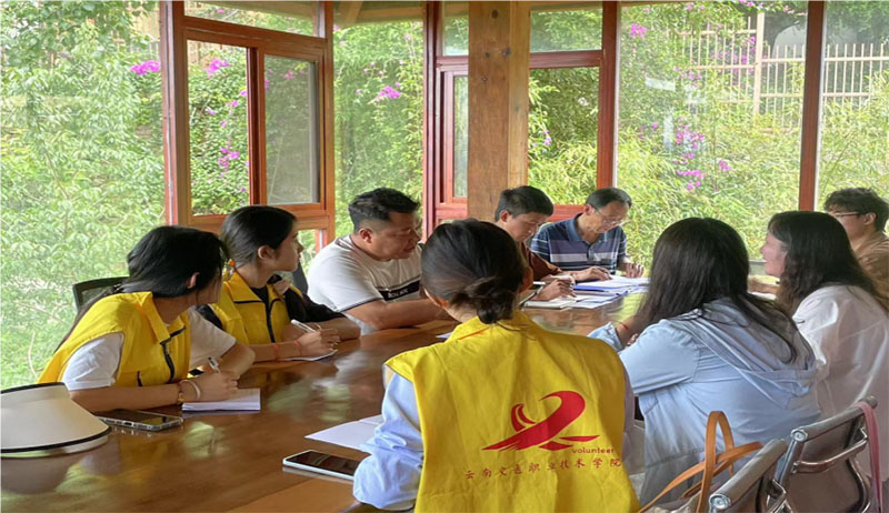 云上景邁探新路：電商織網(wǎng)+推普潤(rùn)心，繪制鄉(xiāng)村振興的斑斕畫卷