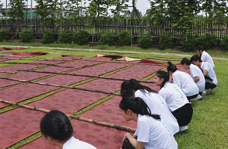 江職“香遇·非遺”實(shí)踐團(tuán)尋香云紗非遺之美，助力“百千萬(wàn)工程”