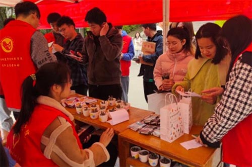 保護環(huán)境山河美，持續(xù)發(fā)展家園興