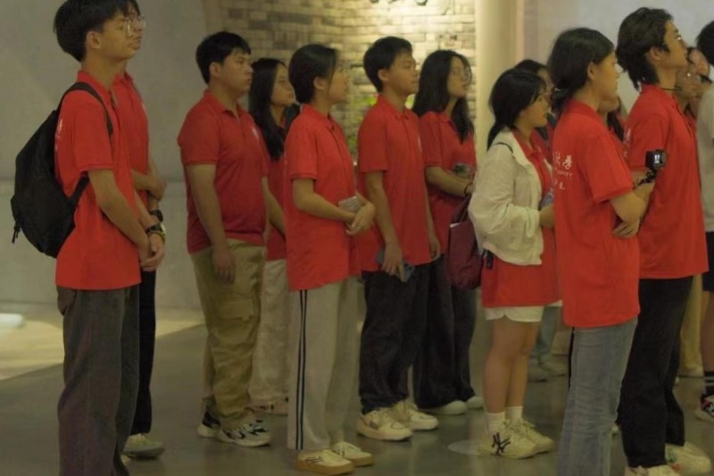 西南石油大學(xué)外國語學(xué)院“枝繁·簡心向陽實(shí)踐隊(duì)”赴簡陽市龍溪村開展“扎根鄉(xiāng)農(nóng)，智潤龍溪”暑期社會(huì)實(shí)踐活動(dòng)