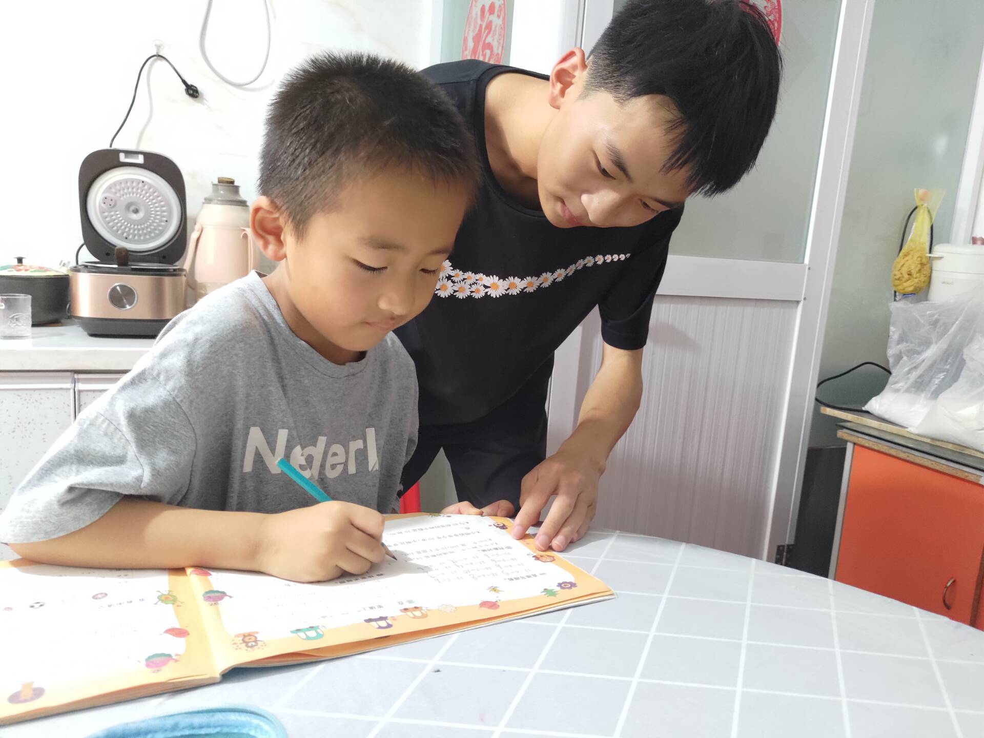 情牽留守，愛暖童心——關(guān)注留守兒童