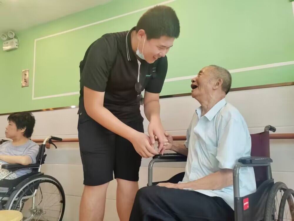 青春建功，實踐鑄魂 |  弘揚敬老美德，建設愛老風尚