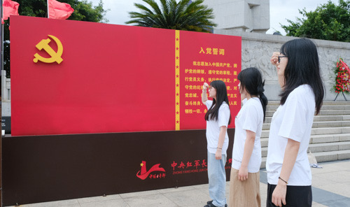 景德鎮(zhèn)陶瓷大學(xué)美術(shù)學(xué)院赴于都開展暑期社會實踐活動