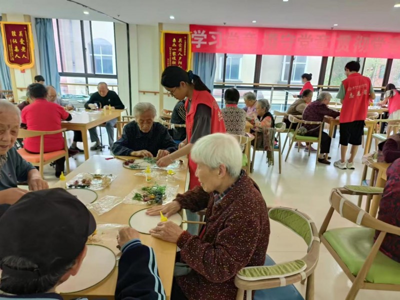 “綻放夕陽(yáng)之花，簇簇人間溫情” ——安徽信息工程學(xué)院管理工程學(xué)院實(shí)踐團(tuán)