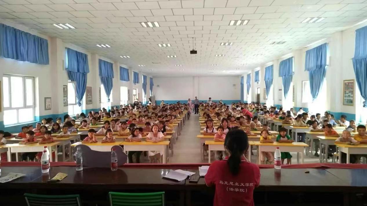 塔里木大學胡楊學子三下鄉(xiāng)|護蕾行動 呵護孩子們健康成長