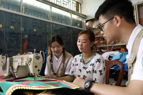 新華學(xué)子三下鄉(xiāng)：拜訪民間手藝人，感受民族文化魅力
