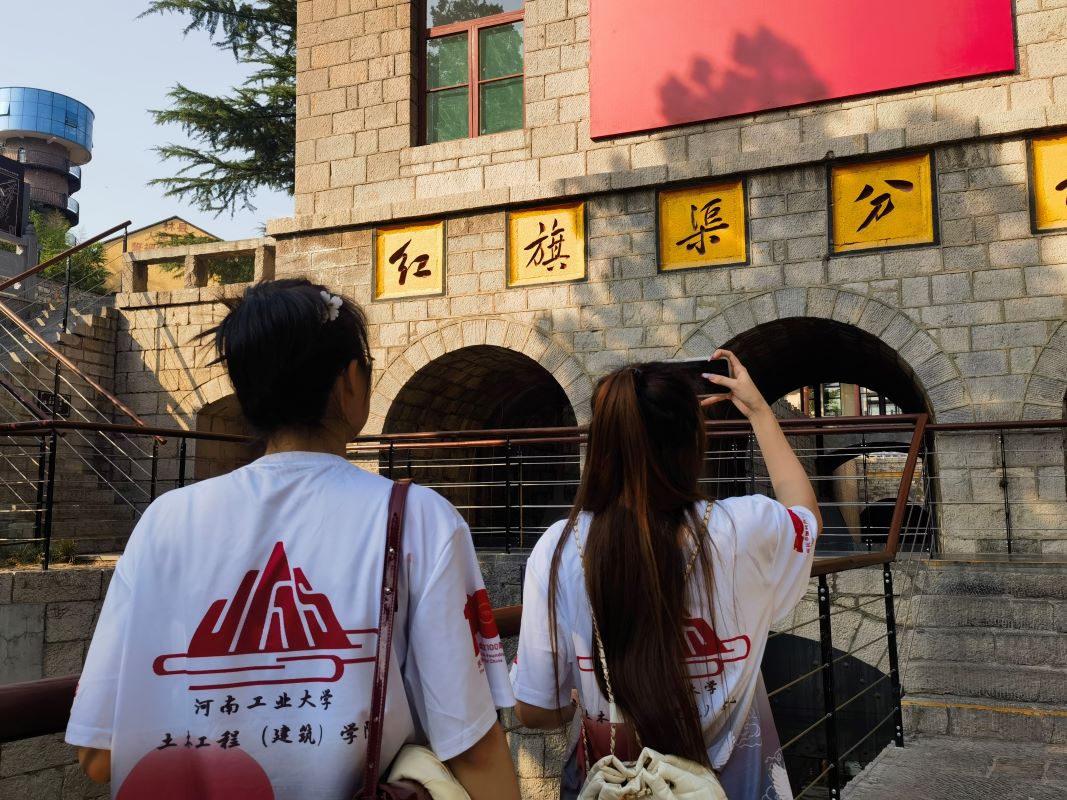 追尋紅色足跡，堅(jiān)定理想信念