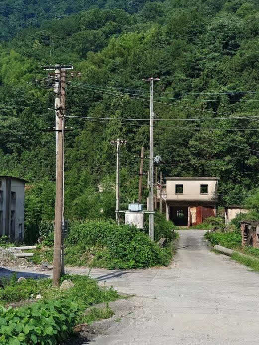 遺址重尋，再現(xiàn)“旌”彩：合工大學子探尋碧云村井岡山三線廠房遺址