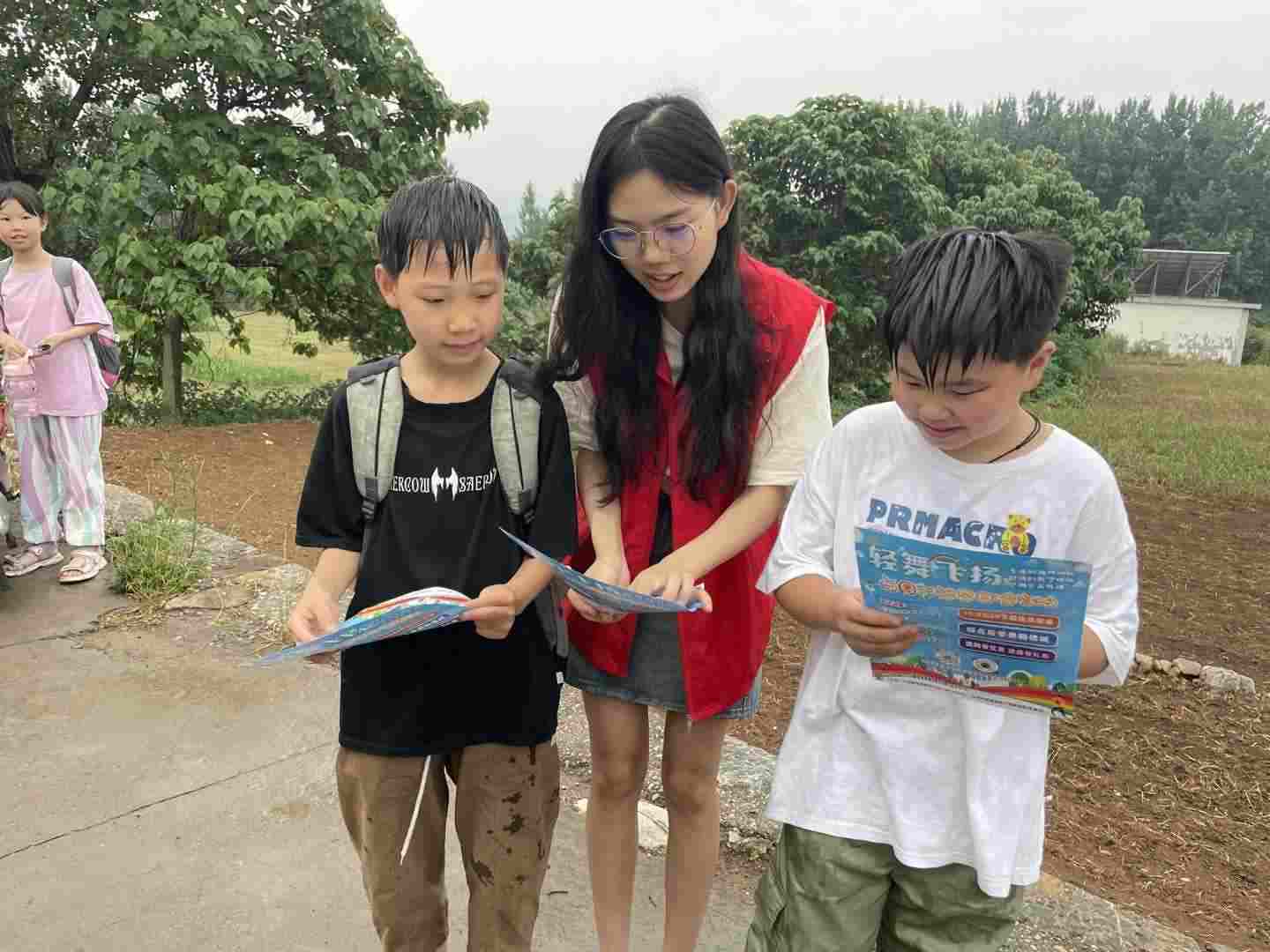 暑期三下鄉(xiāng)：走進(jìn)校園生活，宣揚(yáng)紅色文化