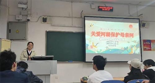 “關(guān)愛河湖，保護(hù)母親河”團(tuán)日活動(dòng)