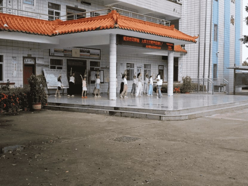 數(shù)海玖帆突擊隊“三下鄉(xiāng)”活動持續(xù)深化，吳川市林屋小學(xué)歡樂連連