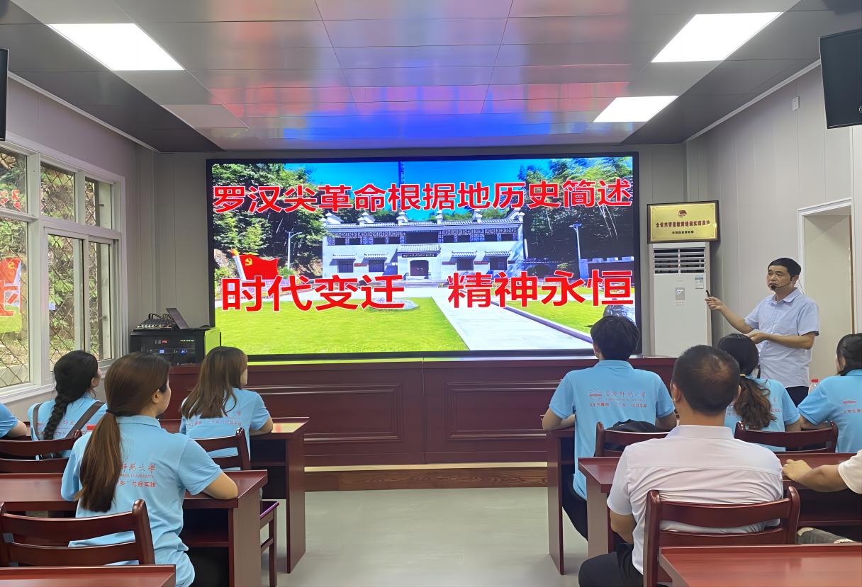 安慶師大學(xué)子“微光守護(hù)，快樂同行”三下鄉(xiāng)：尋紅色足跡，傳