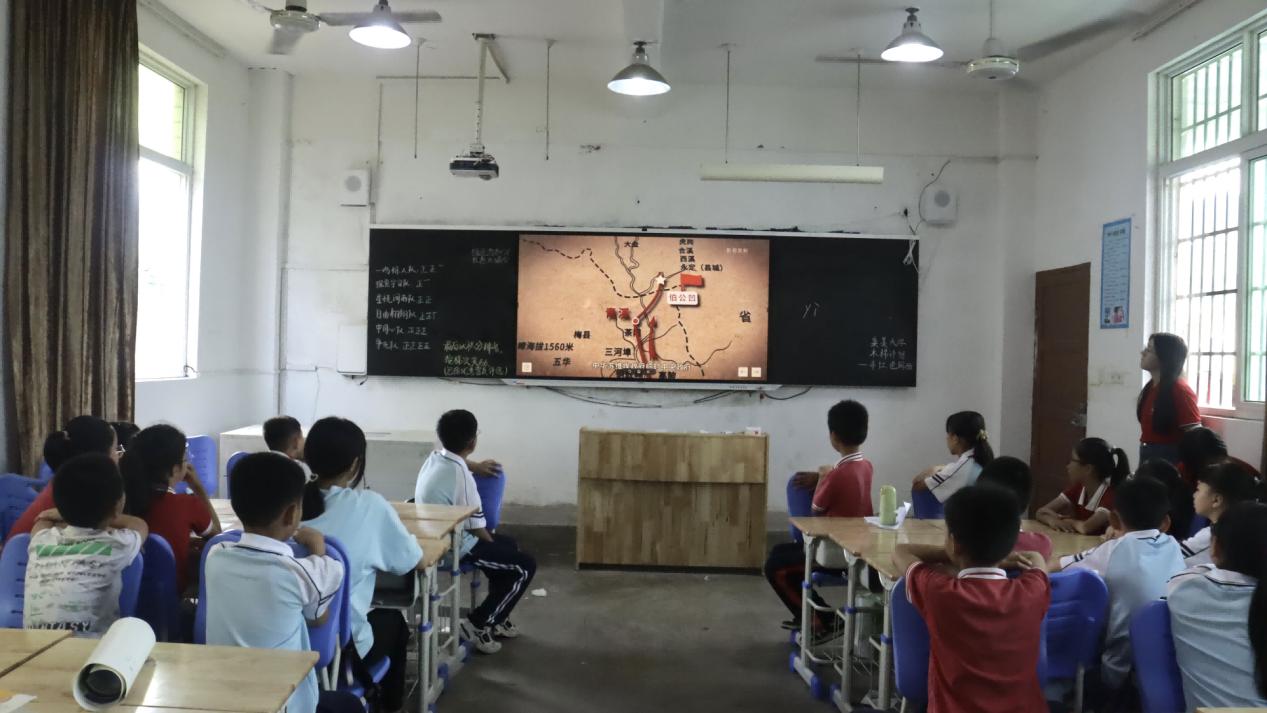 集大學(xué)子踏尋紅色足跡：創(chuàng)新課堂講紅色文化，攜手童心續(xù)革命血脈