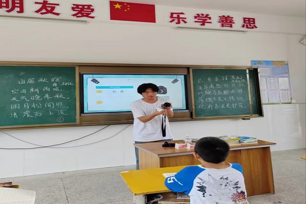“咔嚓”一聲，記錄課堂