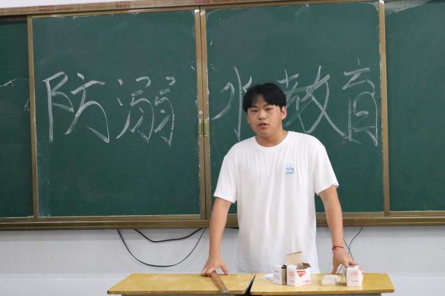 “水邊警鐘長(zhǎng)鳴，防溺教育先行”——武昌理工學(xué)院云夢(mèng)書韻志愿服務(wù)隊(duì)開展防溺水安全