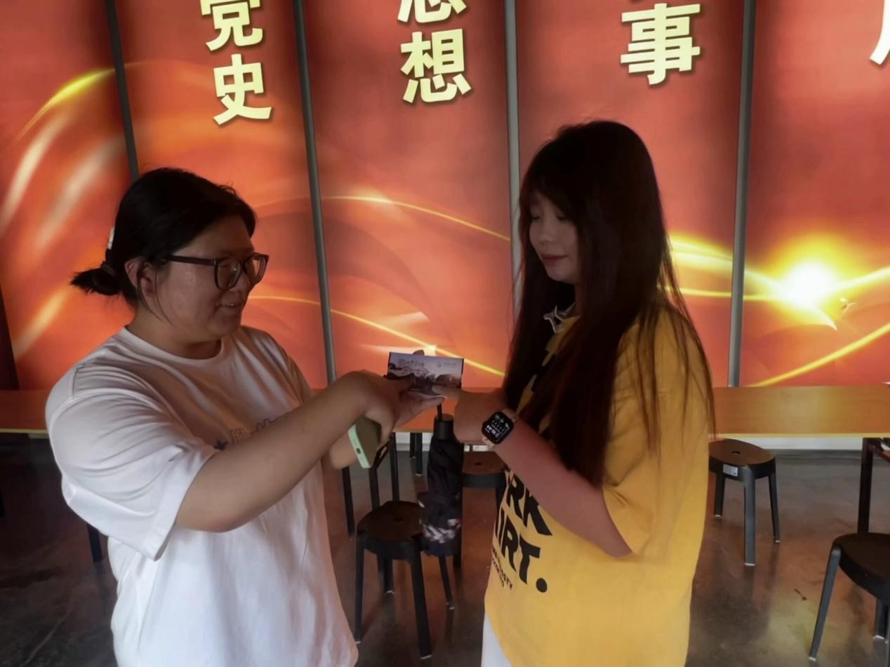 曲園學(xué)子社會(huì)實(shí)踐：品琉璃之韻，揚(yáng)傳統(tǒng)文化