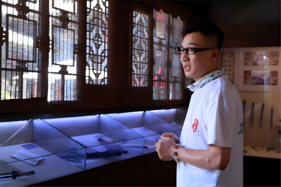 北航“拾文思源”實(shí)踐隊(duì)探秘平遙非遺瑰寶丨古兵器、布鞋與堆繡技藝的璀璨傳承
