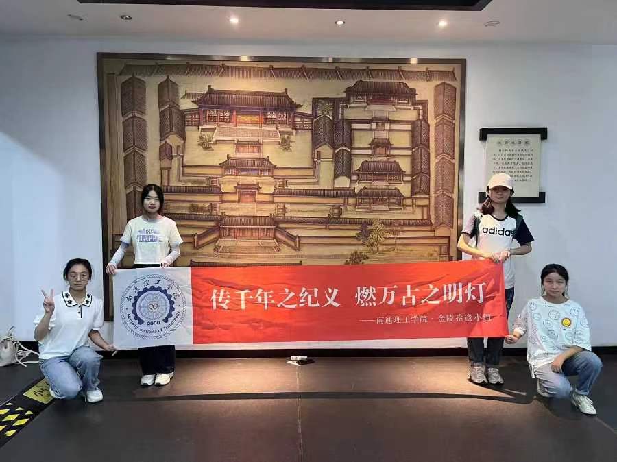 傳千年之紀(jì)義，燃萬(wàn)古之明燈
