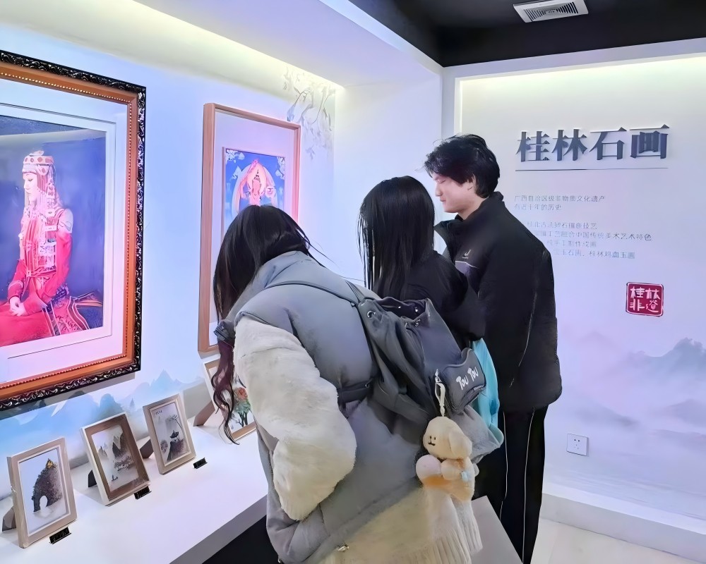 非遺入課堂，美育新篇章——廣西師范大學(xué)美術(shù)學(xué)院“藝心傳承”實(shí)踐隊(duì)開展社會實(shí)踐活動