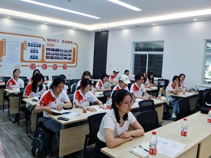 江南大學(xué)“志青春·與國同行”尋跡百年實(shí)踐團(tuán)攜手中國社會(huì)科學(xué)院經(jīng)濟(jì)研究所開展“第五次無錫、保定農(nóng)村調(diào)查”