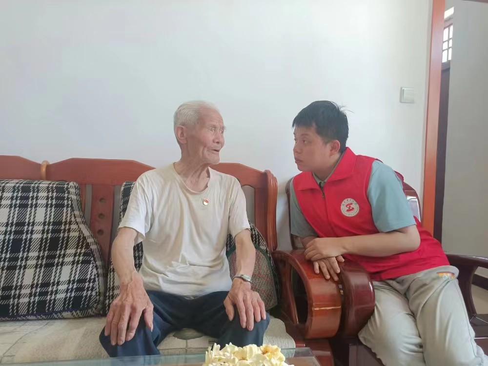 陜西理工大學(xué)三下鄉(xiāng)：老黨員講述初心故事，新青年牢記時(shí)代使命