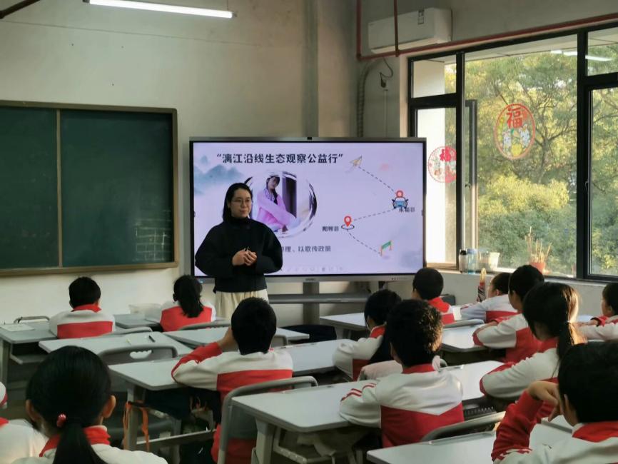 廣西師大學(xué)子行踐八桂，青音嘹亮傳理論基層行
