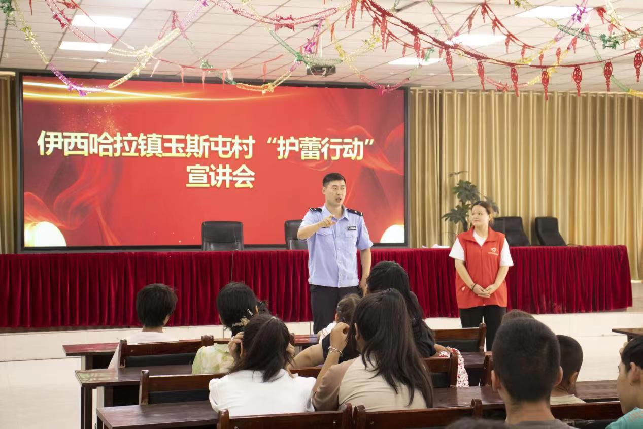 塔里木大學(xué)胡楊學(xué)子三下鄉(xiāng)|關(guān)愛(ài)兒童 共同守護(hù)祖國(guó)的未來(lái)