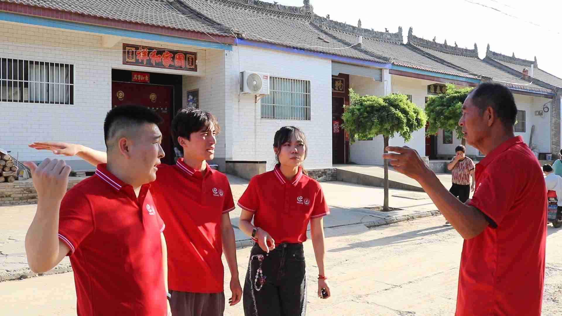 訪談不同群體，汲取奮進(jìn)力量