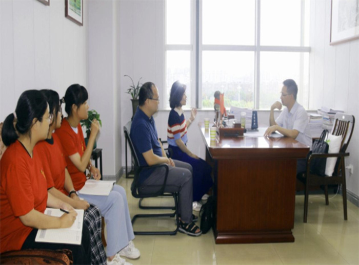 【新聞稿】鄭大學(xué)子三下鄉(xiāng)：青春永駐大別山，紅色基因代代