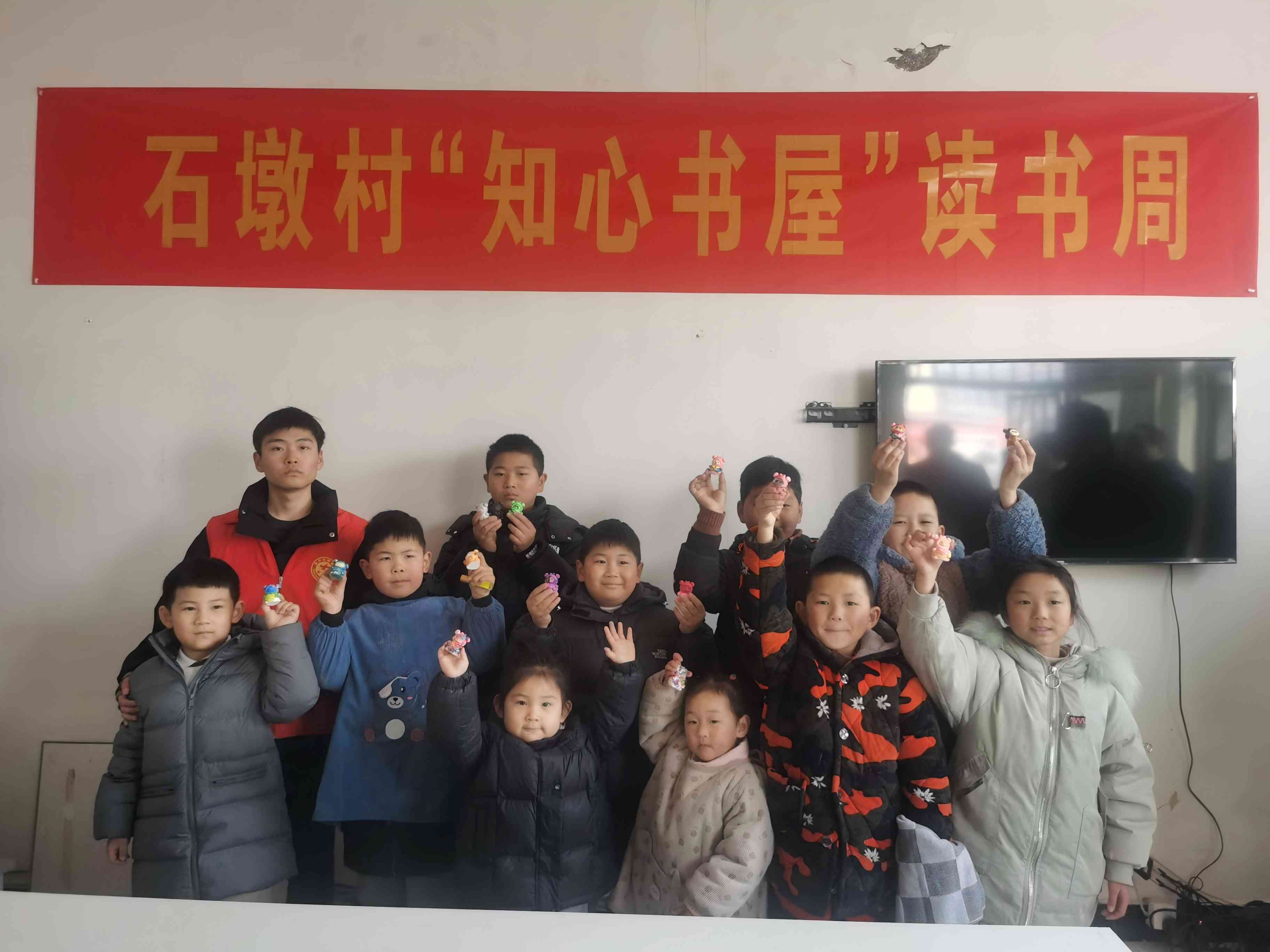 南通理工學(xué)院商學(xué)院物流2304張晁得開展“手繪石膏，快樂元宵”實(shí)踐活動