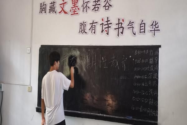 武昌理工學(xué)院“青春筑夢”通城志愿服務(wù)隊開展“青春期性教育”特色同伴教育課程