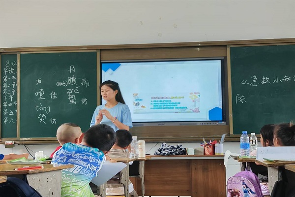 學(xué)急救技能，為生命護(hù)航——崇陽(yáng)啟明星志愿服務(wù)隊(duì)
