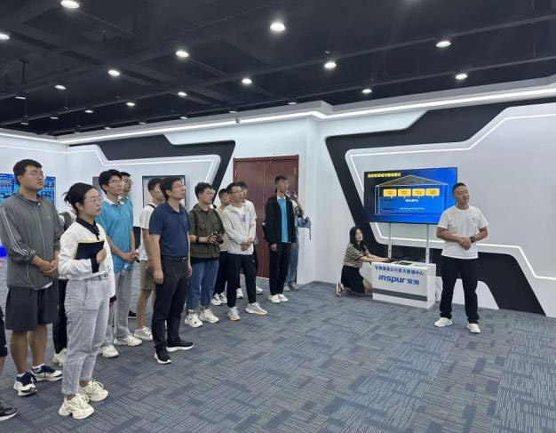 走進酒泉云計算大數(shù)據(jù)中心#尚學電信 蘭理學子暑期實踐